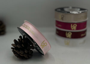 شريط وردي طباعة Love